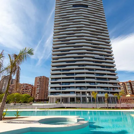 Luxury 3-bdr Apartment *