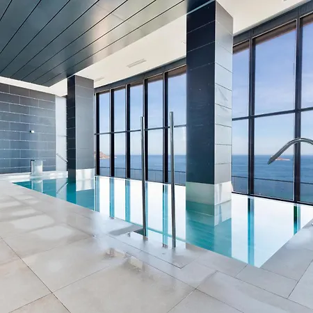 Luxury 3-bdr Apartment